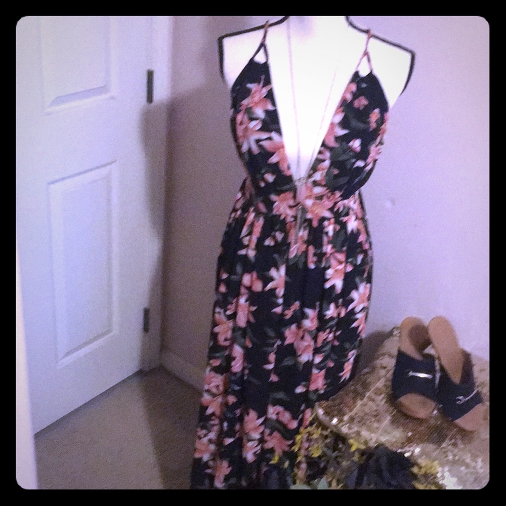 Fashion nova Medium dress .